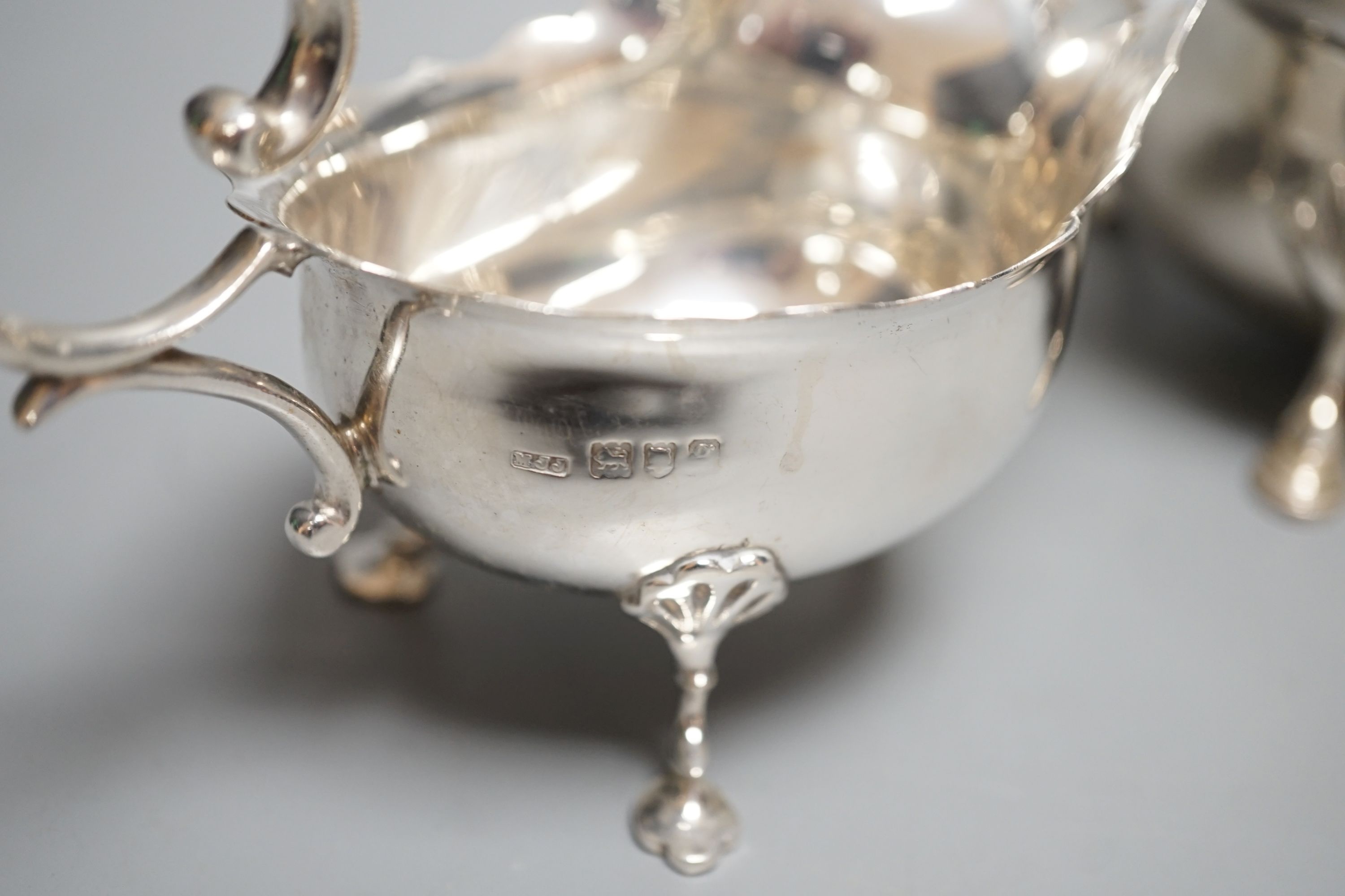 A modern silver sauceboat by Roberts & Belk and a smaller earlier silver sauceboat, 14.5oz.